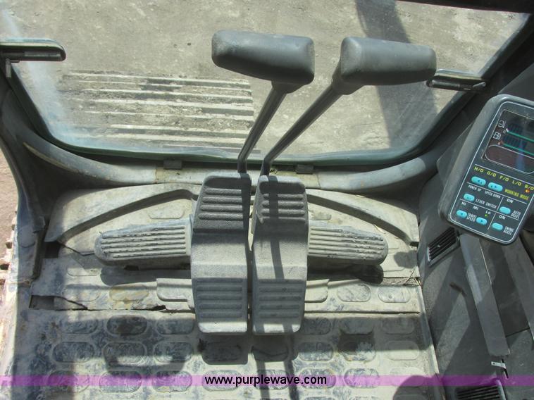 image for item I2706 1994 Komatsu PC200LC-6L excavator
