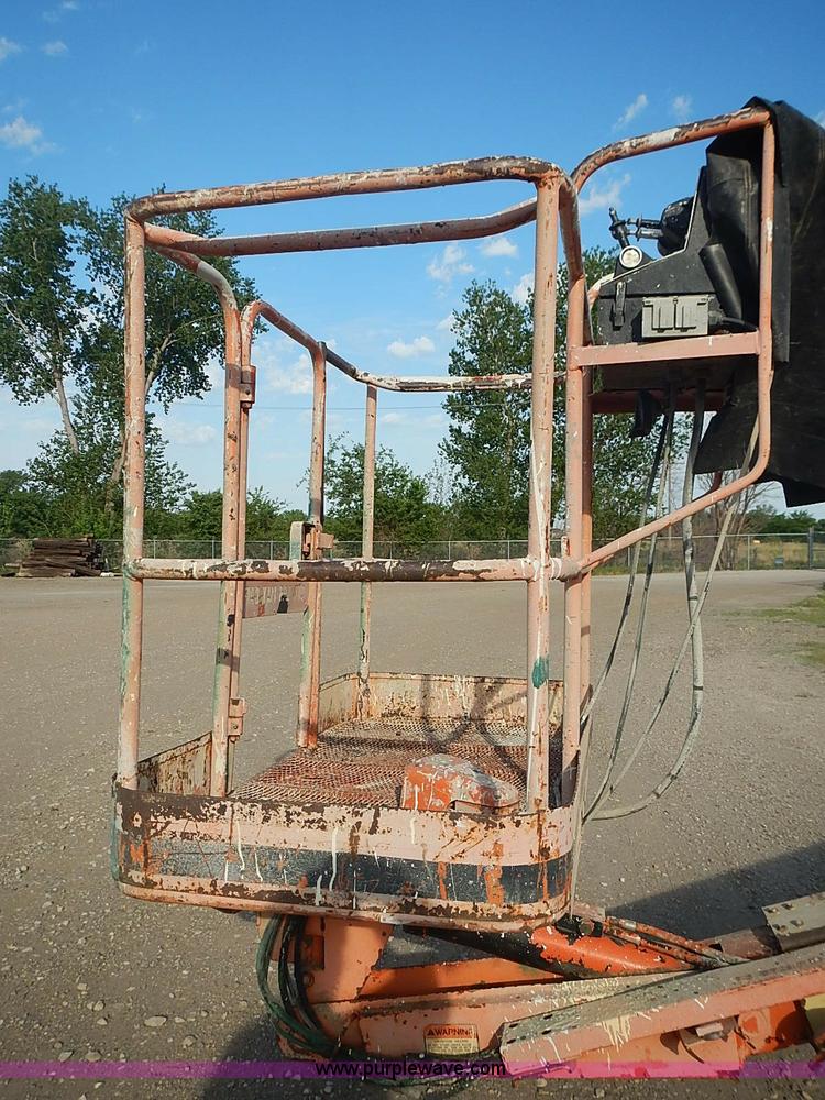 image for item I3618 1990 JLG 60HA boom lift