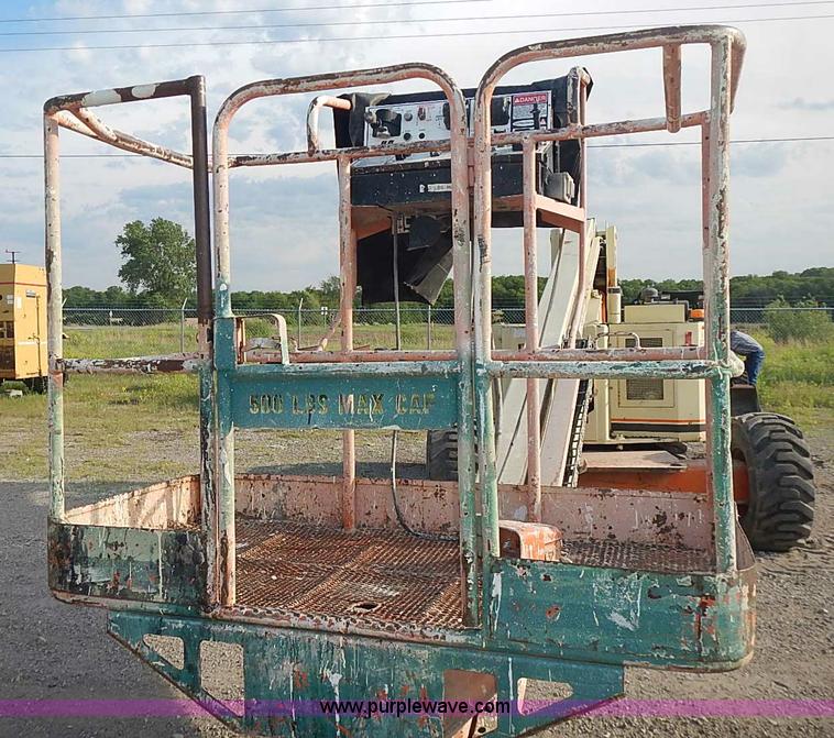 image for item I3618 1990 JLG 60HA boom lift