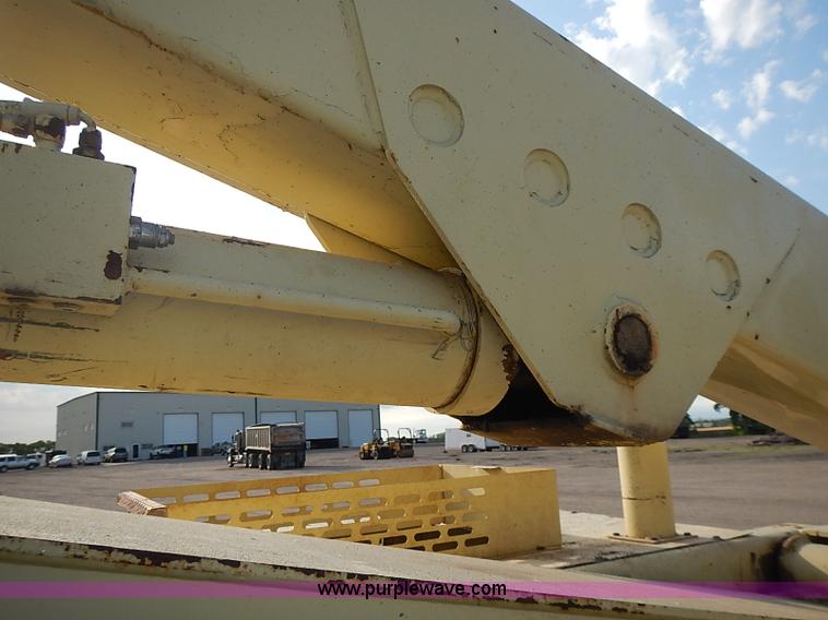 image for item I3618 1990 JLG 60HA boom lift