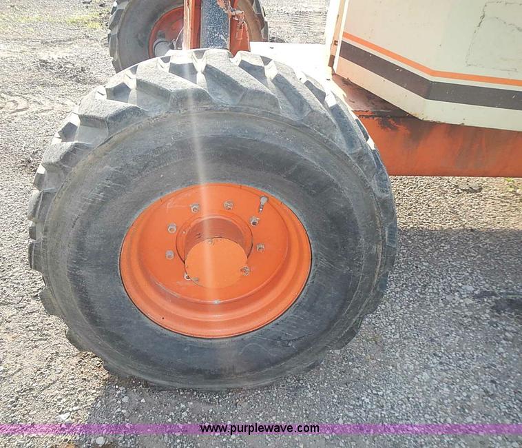 image for item I3618 1990 JLG 60HA boom lift