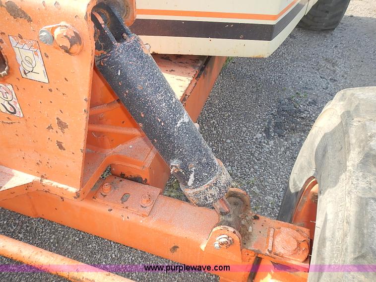 image for item I3618 1990 JLG 60HA boom lift