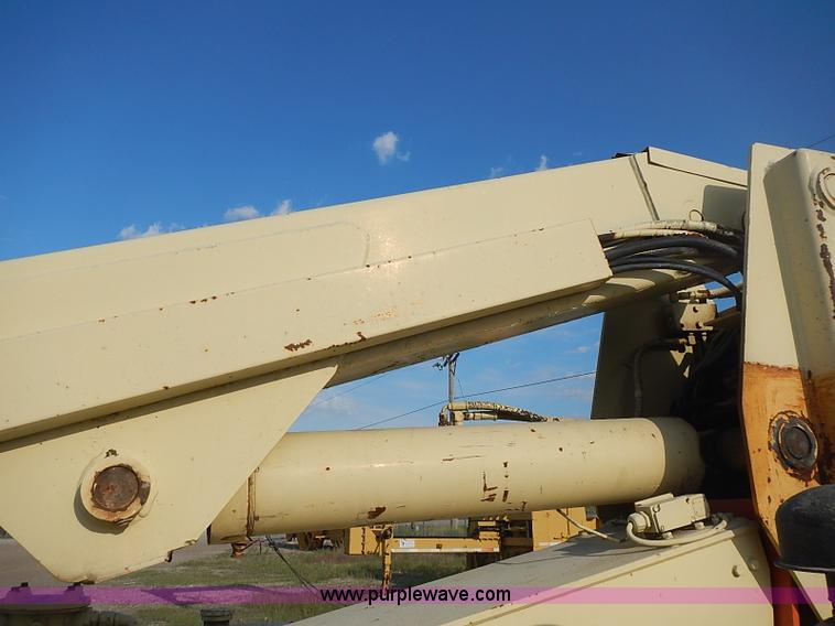 image for item I3618 1990 JLG 60HA boom lift