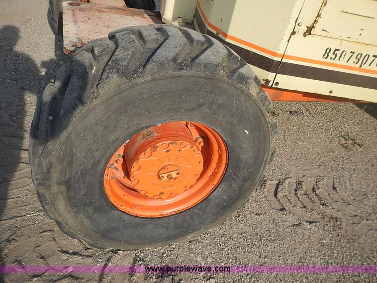 image for item I3618 1990 JLG 60HA boom lift