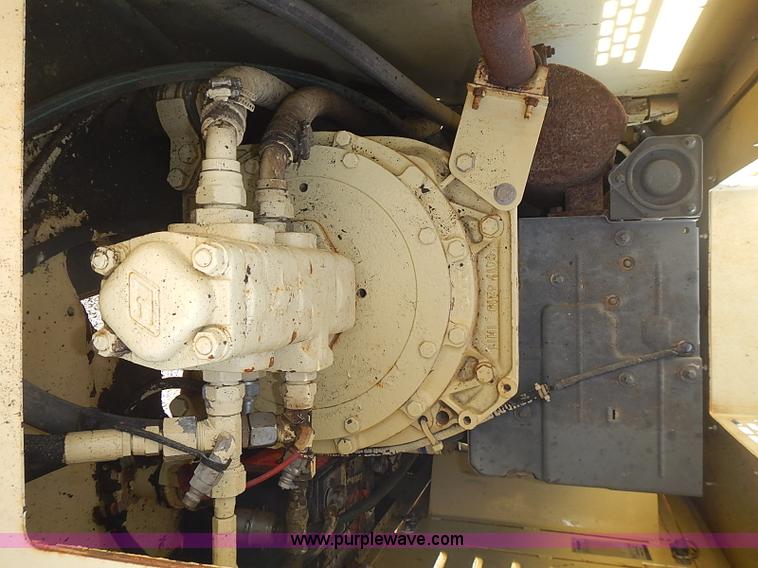 image for item I3618 1990 JLG 60HA boom lift