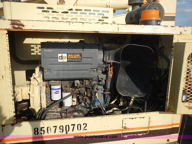 image for item I3618 1990 JLG 60HA boom lift