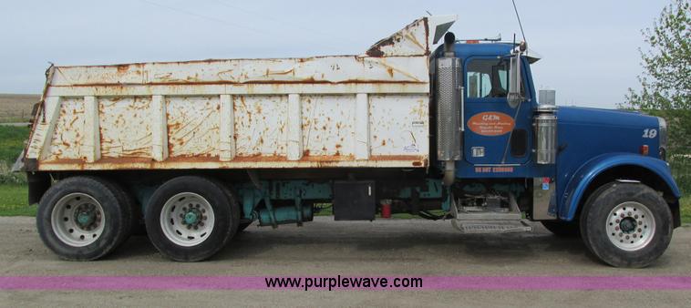 image for item I4175 1998 Freightliner FLD dump truck