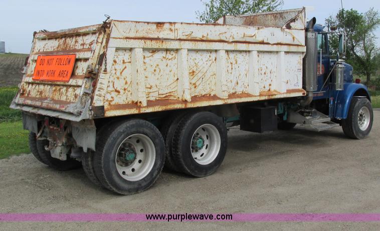 image for item I4175 1998 Freightliner FLD dump truck