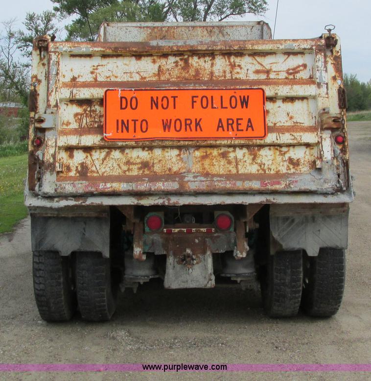 image for item I4175 1998 Freightliner FLD dump truck