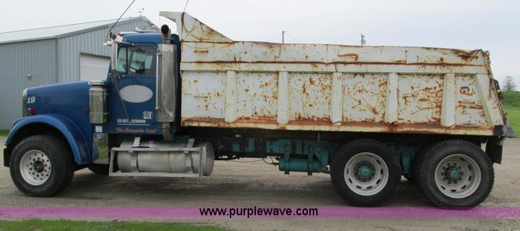 image for item I4175 1998 Freightliner FLD dump truck