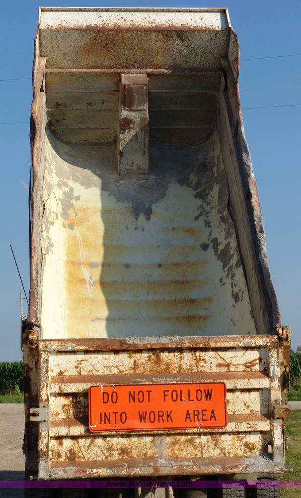 image for item I4175 1998 Freightliner FLD dump truck