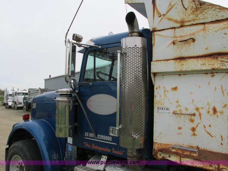 image for item I4175 1998 Freightliner FLD dump truck