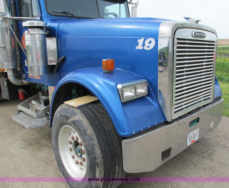 image for item I4175 1998 Freightliner FLD dump truck