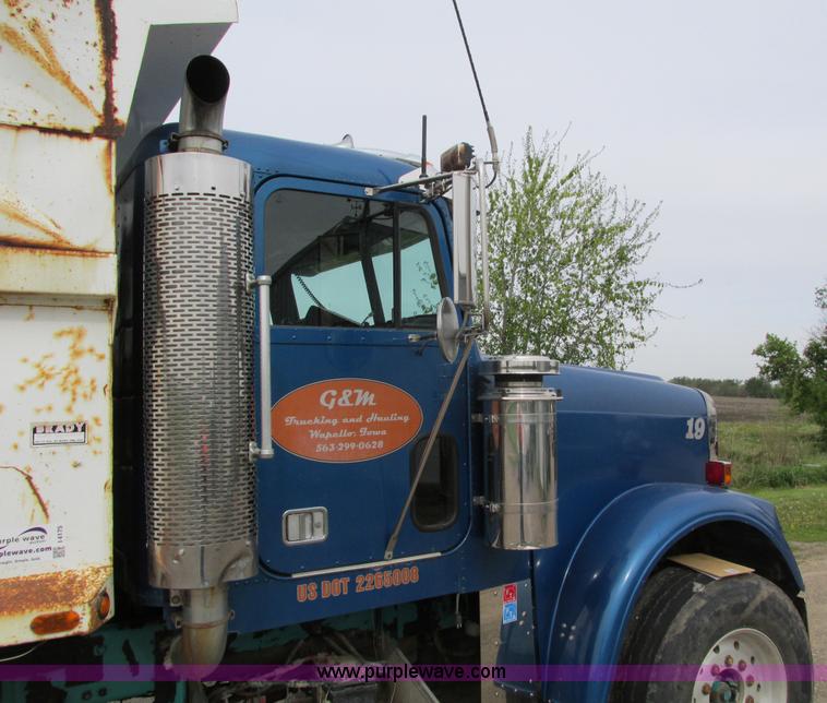 image for item I4175 1998 Freightliner FLD dump truck