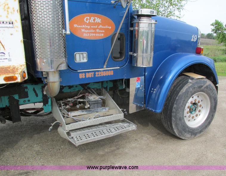 image for item I4175 1998 Freightliner FLD dump truck