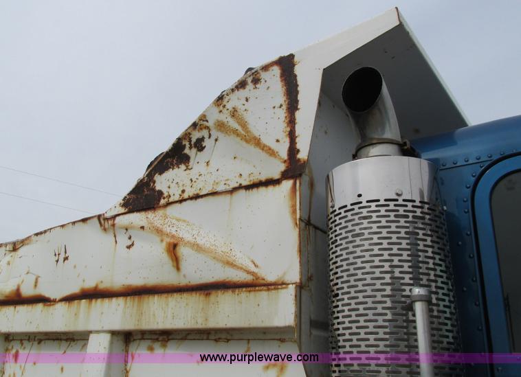 image for item I4175 1998 Freightliner FLD dump truck