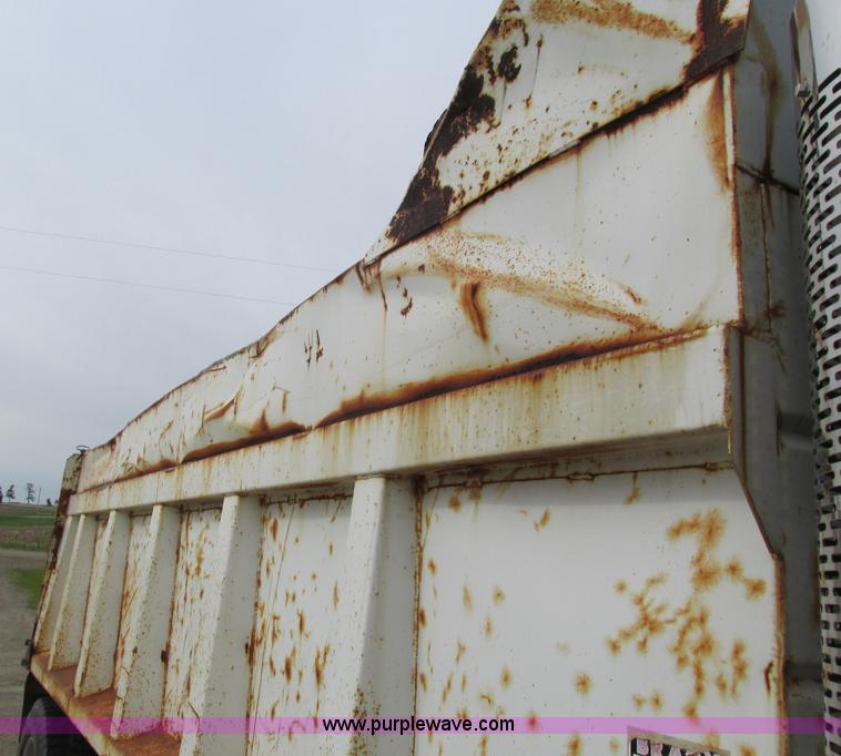 image for item I4175 1998 Freightliner FLD dump truck