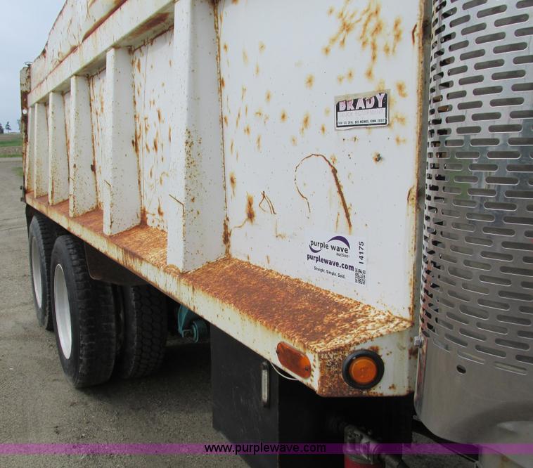 image for item I4175 1998 Freightliner FLD dump truck