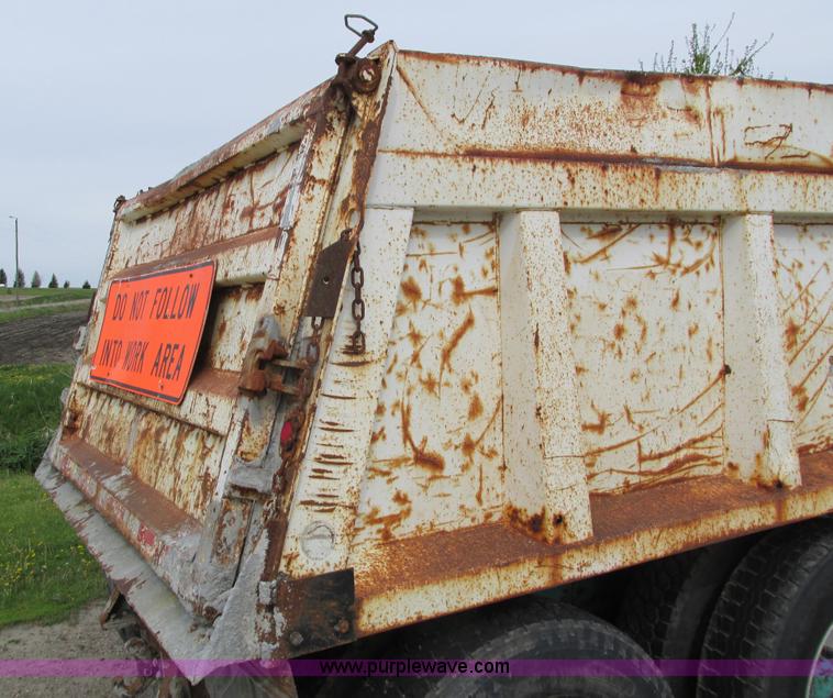 image for item I4175 1998 Freightliner FLD dump truck