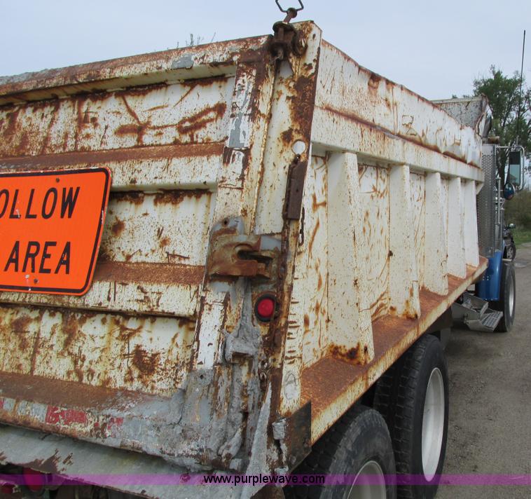 image for item I4175 1998 Freightliner FLD dump truck