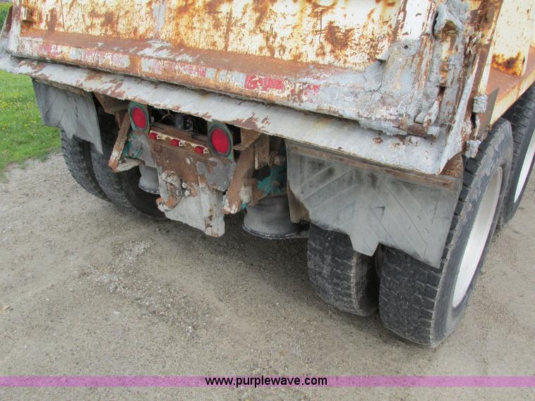 image for item I4175 1998 Freightliner FLD dump truck