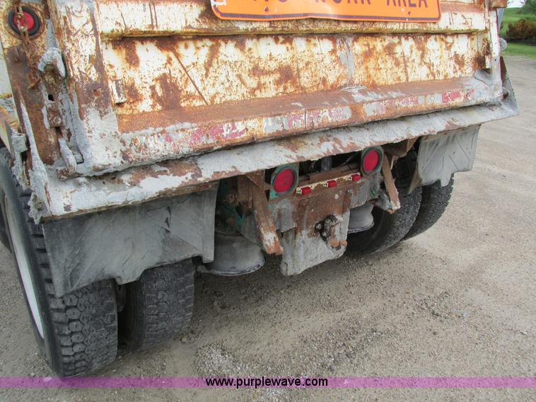 image for item I4175 1998 Freightliner FLD dump truck