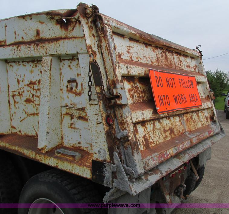 image for item I4175 1998 Freightliner FLD dump truck