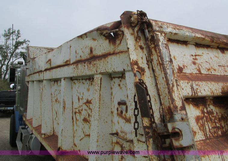 image for item I4175 1998 Freightliner FLD dump truck