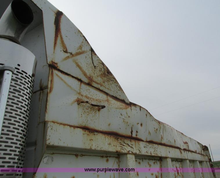 image for item I4175 1998 Freightliner FLD dump truck