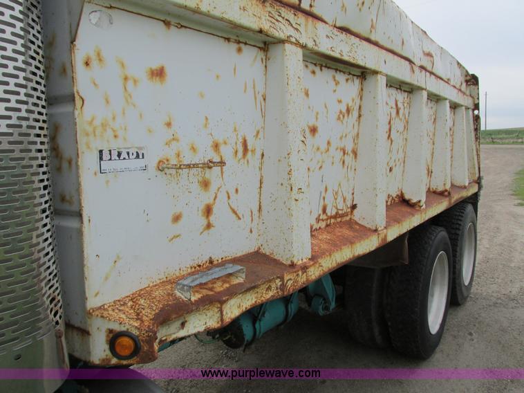 image for item I4175 1998 Freightliner FLD dump truck