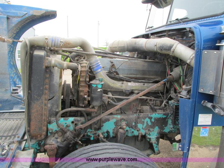 image for item I4175 1998 Freightliner FLD dump truck