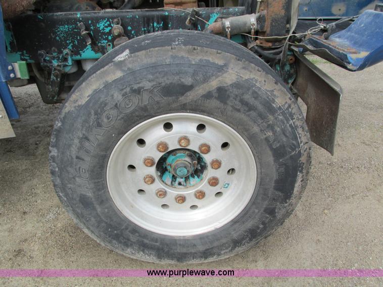 image for item I4175 1998 Freightliner FLD dump truck