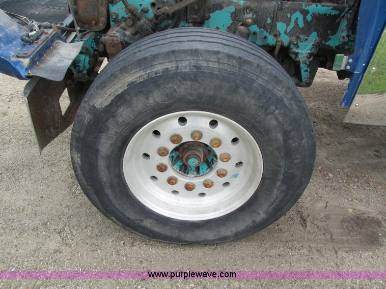 image for item I4175 1998 Freightliner FLD dump truck