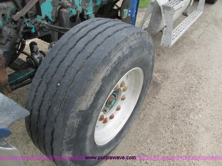 image for item I4175 1998 Freightliner FLD dump truck