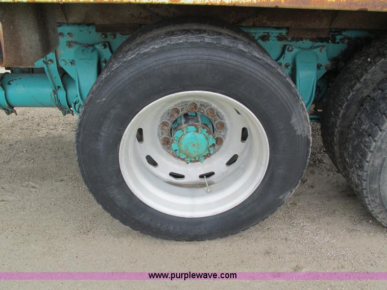 image for item I4175 1998 Freightliner FLD dump truck