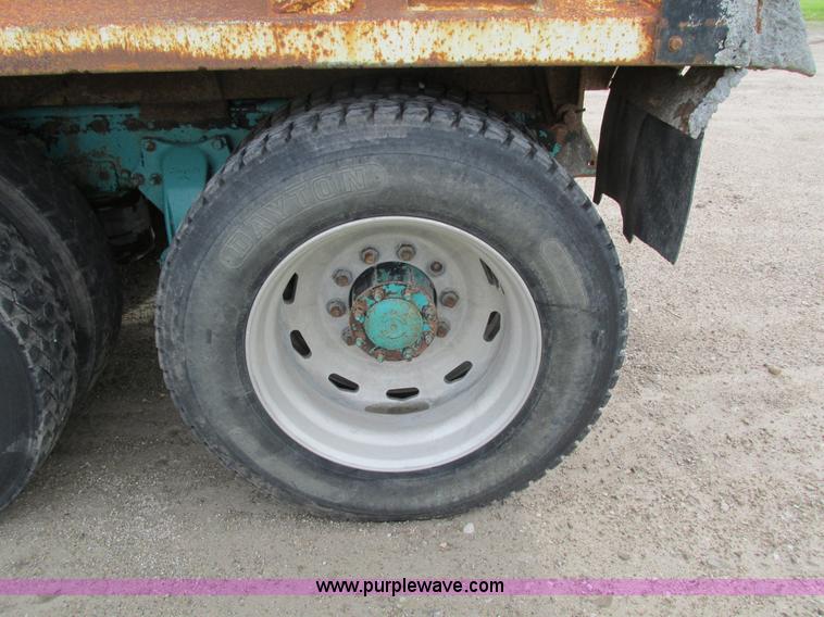 image for item I4175 1998 Freightliner FLD dump truck