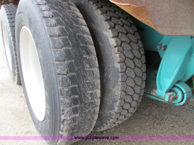 image for item I4175 1998 Freightliner FLD dump truck