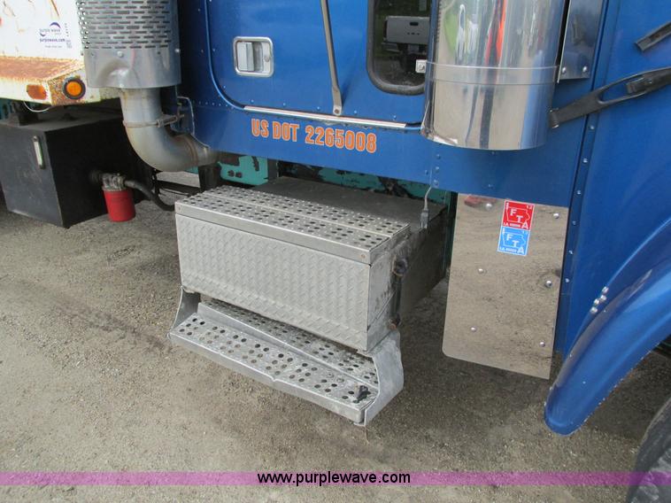 image for item I4175 1998 Freightliner FLD dump truck