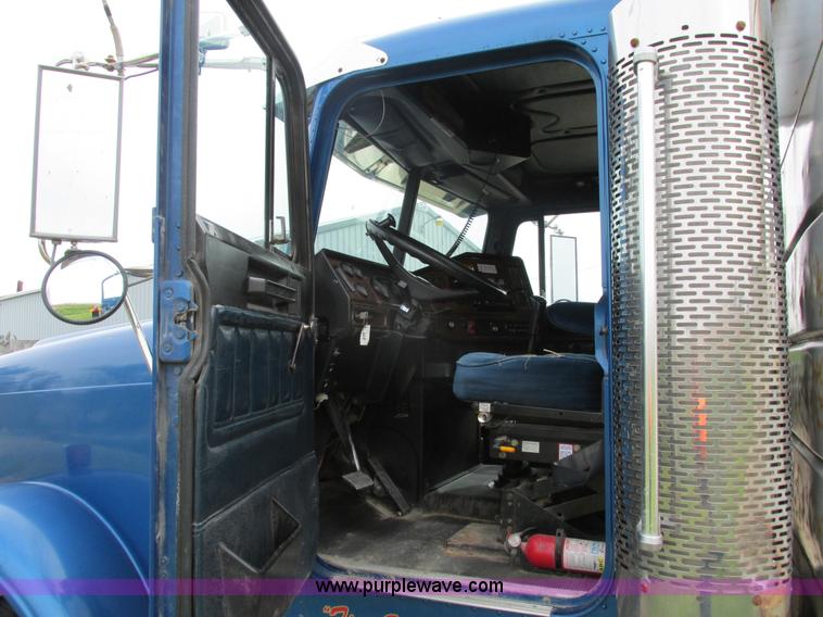 image for item I4175 1998 Freightliner FLD dump truck