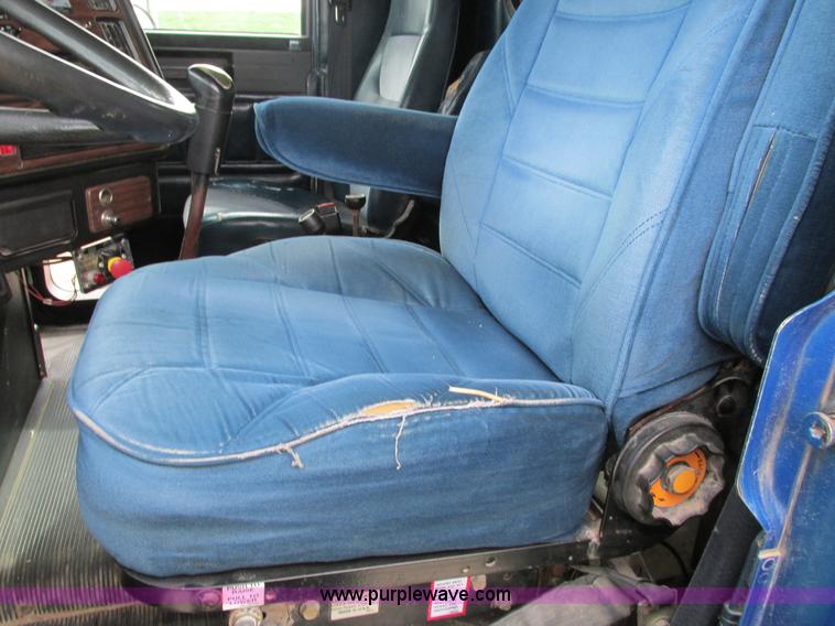 image for item I4175 1998 Freightliner FLD dump truck