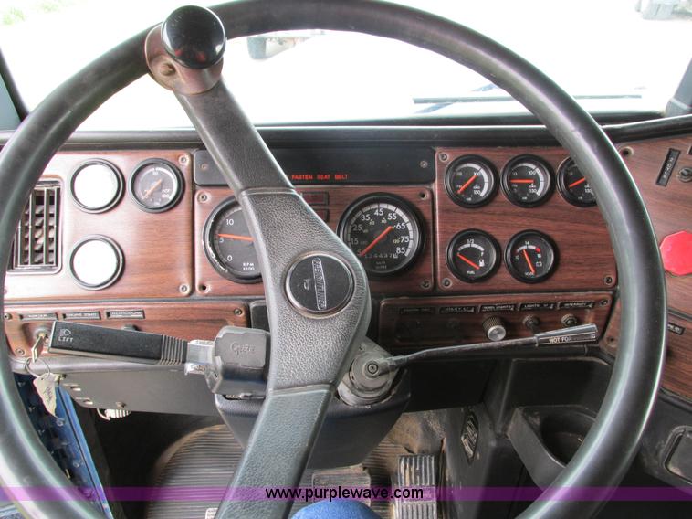 image for item I4175 1998 Freightliner FLD dump truck