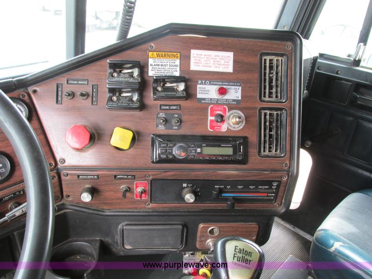 image for item I4175 1998 Freightliner FLD dump truck