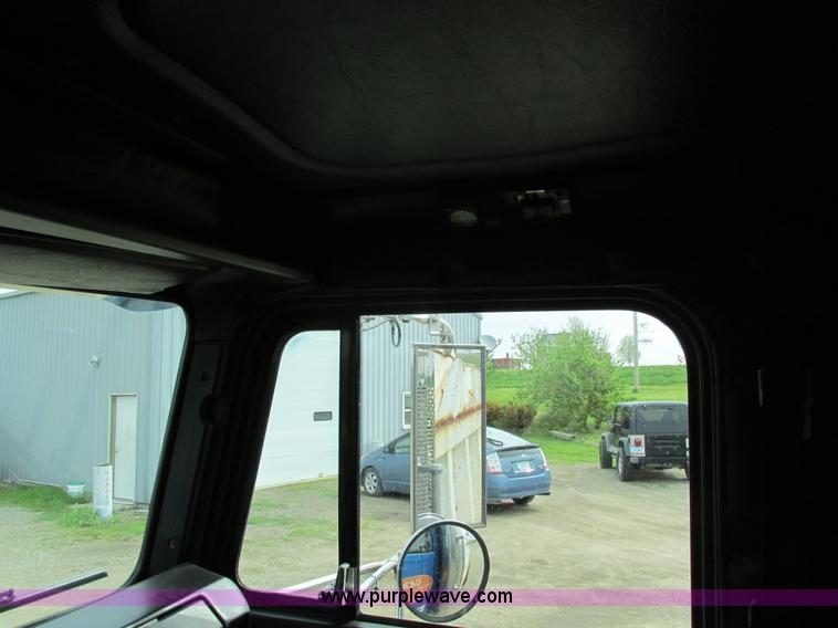 image for item I4175 1998 Freightliner FLD dump truck