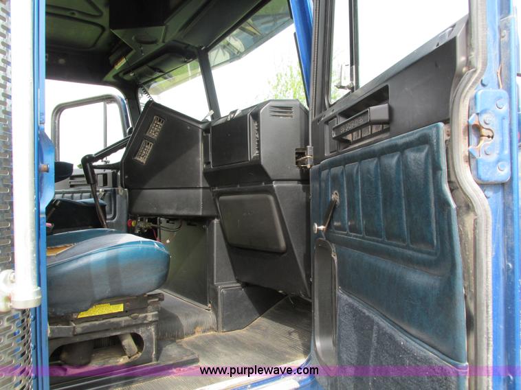 image for item I4175 1998 Freightliner FLD dump truck