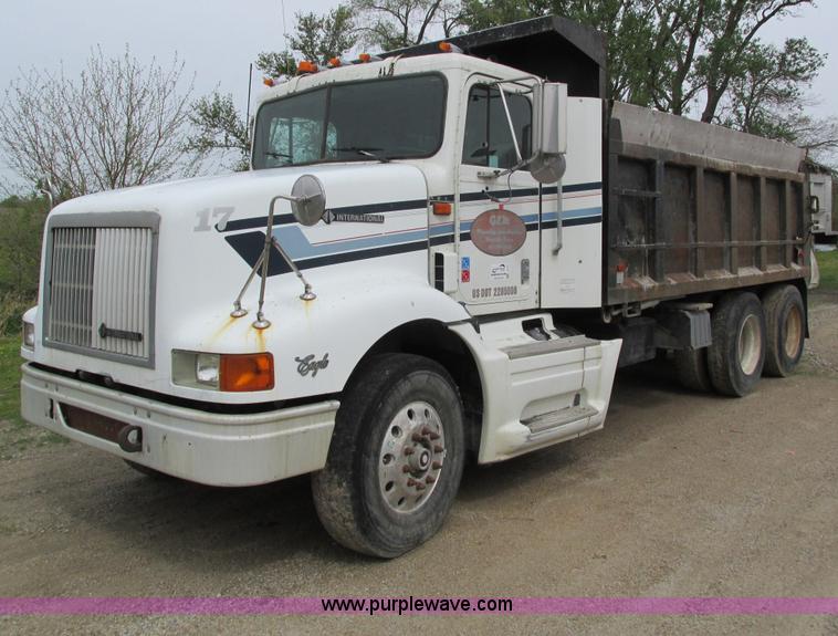 image for item I4177 1994 International 9200 dump truck