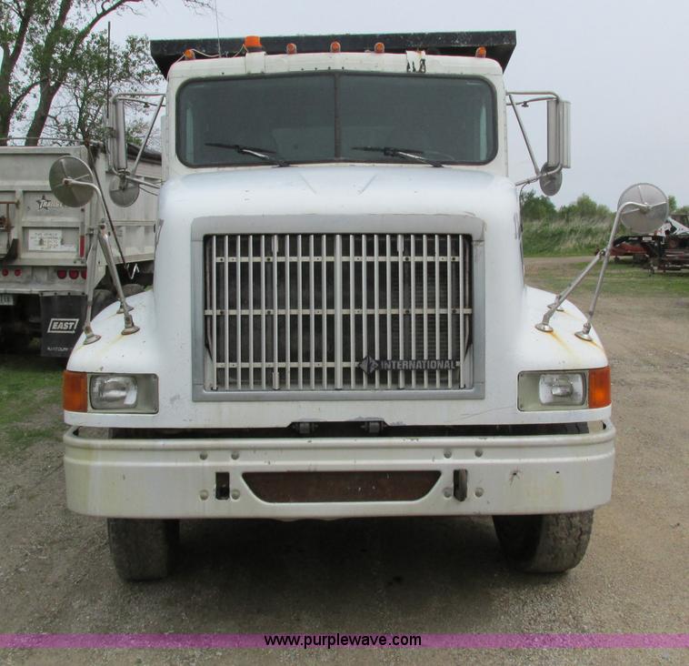 image for item I4177 1994 International 9200 dump truck