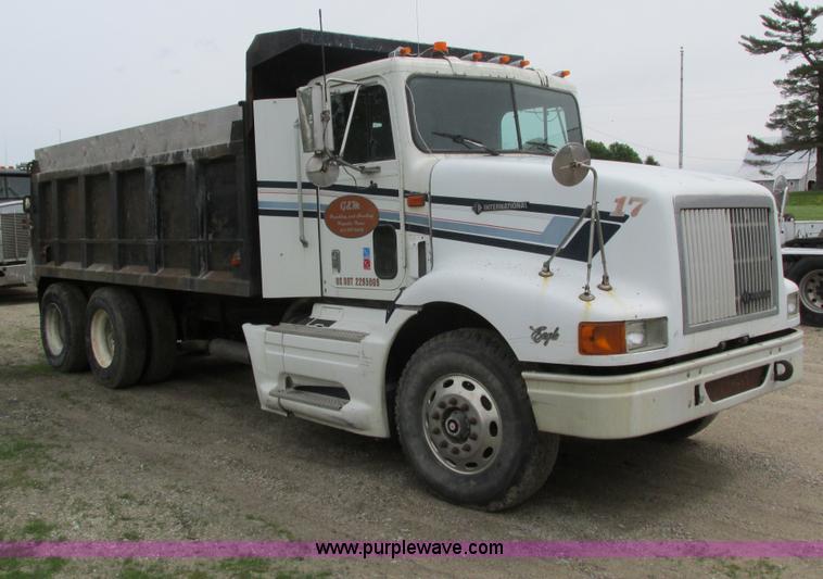 image for item I4177 1994 International 9200 dump truck