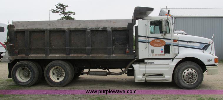 image for item I4177 1994 International 9200 dump truck
