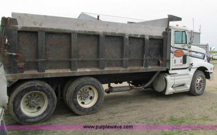 image for item I4177 1994 International 9200 dump truck