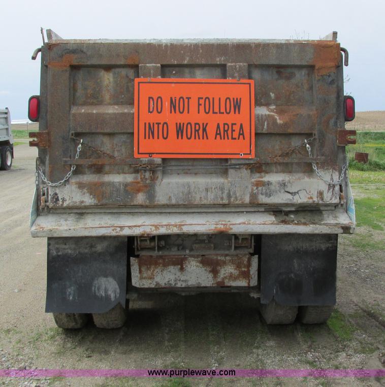 image for item I4177 1994 International 9200 dump truck